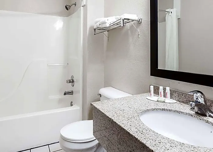 Super 8 By Wyndham Harrisburg