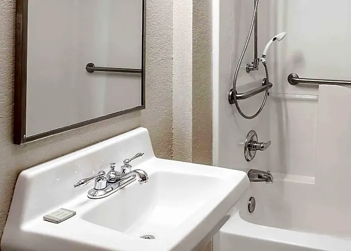 Super 8 By Wyndham Hotel 2*